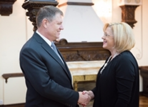 Comisarul european Corina Crețu a discutat cu președintele Klaus Iohannis despre absorbția fondurilor europene în România