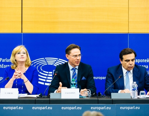 Bugetul UE: Dezvoltarea regională și politica de coeziune după 2020 /romania/file/conferintacretukatainenjpg_roconferinta_cretu_katainen.jpg